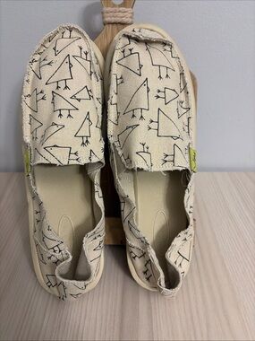 Larks Canvas Slip-On Shoes with Bird Print - Cream & Black size 9